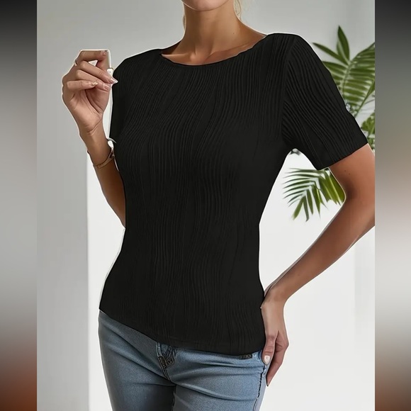 Tops - Black textured crew neck